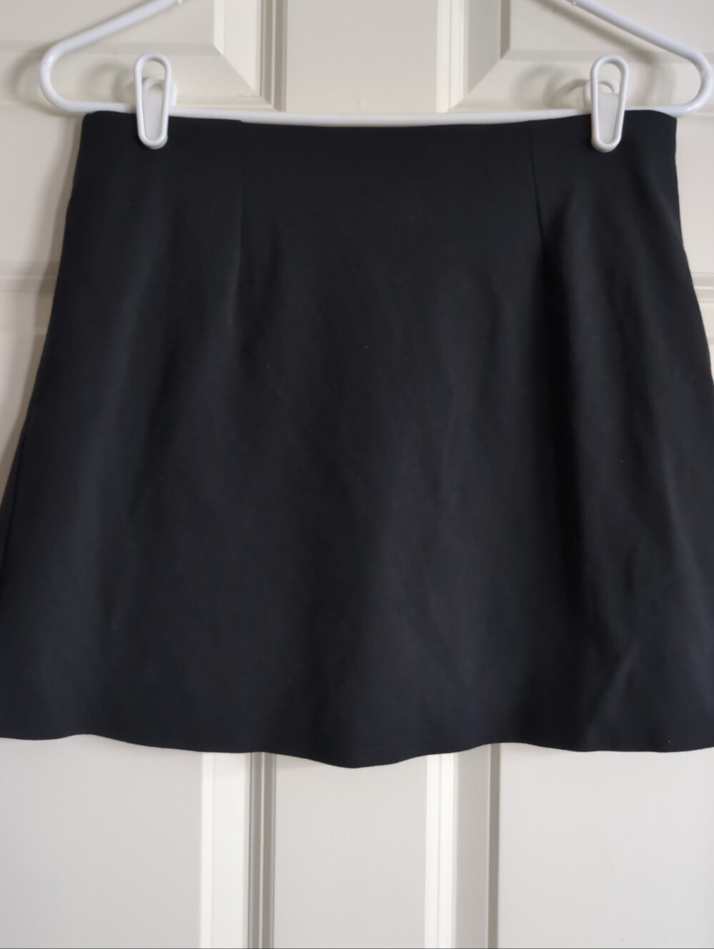 Black mini skirt or skort with shorts and side slit - Picture 2 of 6